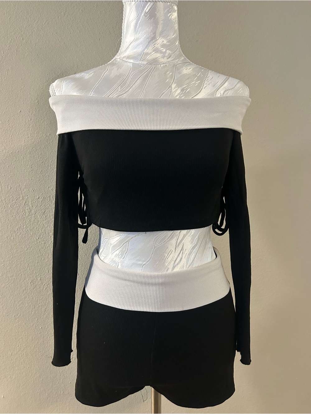 SHEIN Black and White Off-Shoulder Ribbed Crop Top